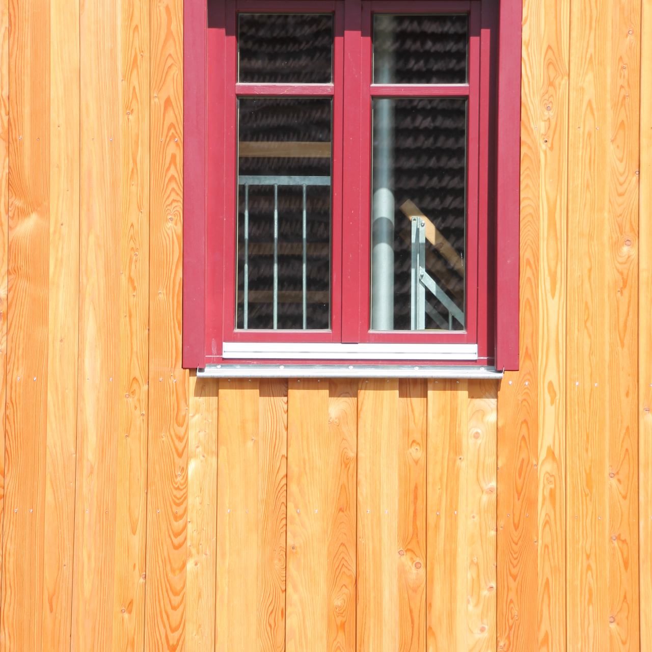 Brettverschaltung mit Fenster Detailaufnahme