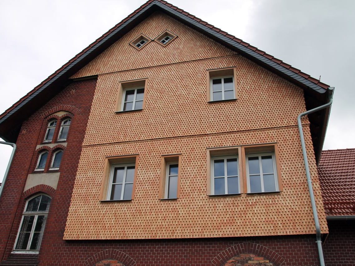 Holzschindel Fassade Schwalbenschwanz