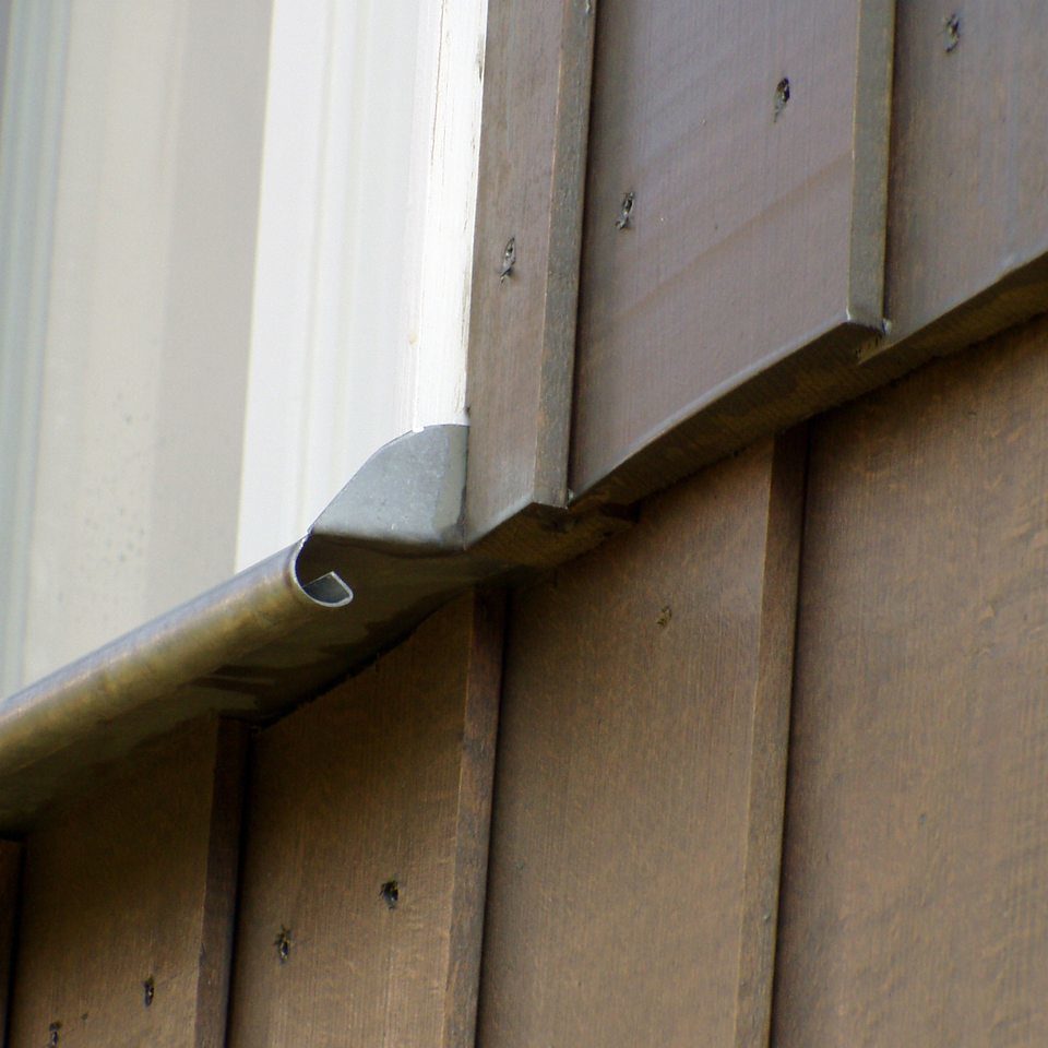 Zinkblech-Fensterbank mit Rolle